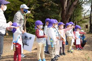 あれがイノシシが食べた跡だ あれがイノシシが食べた跡だ