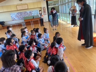 園長先生は優しそうなドラキュラ伯爵。 園長先生は優しそうなドラキュラ伯爵。