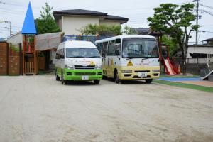 バスも新入児さんをお出迎え…。 バスも新入児さんをお出迎え…。