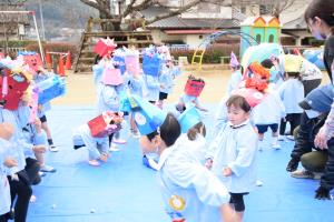 おにはそと~! おにはそと~!