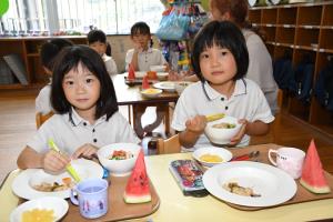 たくさん食べるぞ! たくさん食べるぞ!