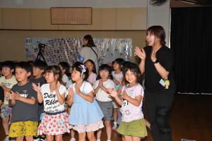 みんなでおどると楽しいね みんなでおどると楽しいね