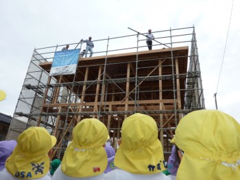 うわぁ~屋根ができてる! うわぁ~屋根ができてる!