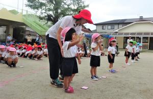 笑顔で挨拶 年少組さん 笑顔で挨拶 年少組さん