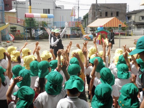 手をあげて・・・ 手をあげて・・・