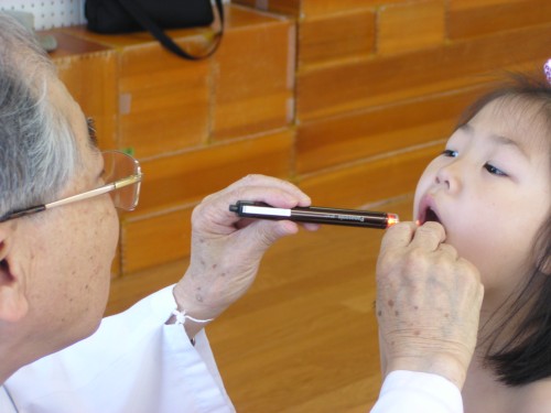 お口を「あーん」 お口を「あーん」