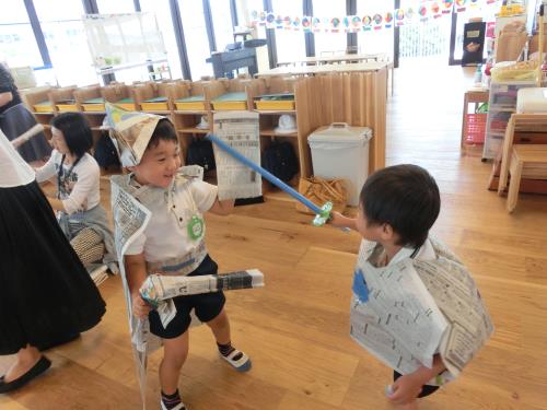 変身後は思わず戦いごっこに・・・。 変身後は思わず戦いごっこに・・・。
