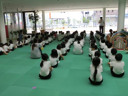 自分達でまっすぐに並ぼうとする気持ちが見受けられます。 自分達でまっすぐに並ぼうとする気持ちが見受けられます。