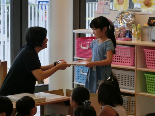 ありがとうございます、のお礼も幼稚園の時と同じように言えましたね。 ありがとうございます、のお礼も幼稚園の時と同じように言えましたね。