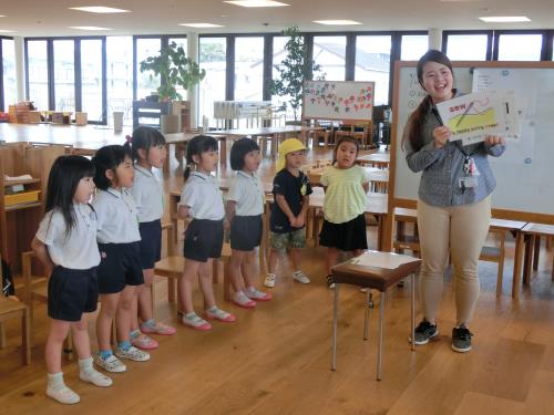 歌詞の意味が分かって歌います。 歌詞の意味が分かって歌います。