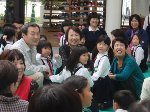 皆さんの笑顔が弾けた年長のふれあい遊び 皆さんの笑顔が弾けた年長のふれあい遊び