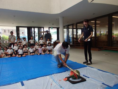 割れました! 割れました!