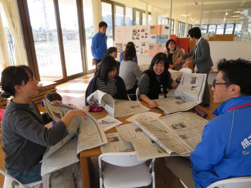 参加者の笑顔が広がった新聞カフェ 参加者の笑顔が広がった新聞カフェ