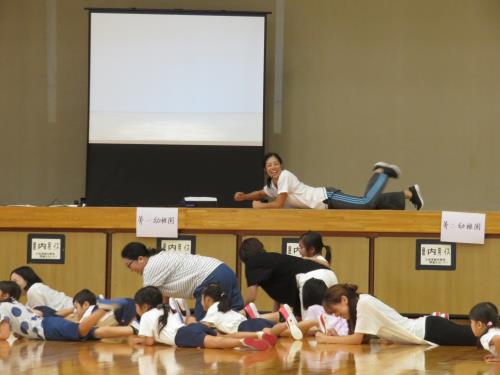 曲に合わせてハイハイ 曲に合わせてハイハイ