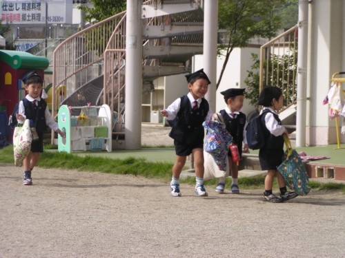 久しぶりの冬制服・・・新鮮な気持ちでおはよう 久しぶりの冬制服・・・新鮮な気持ちでおはよう
