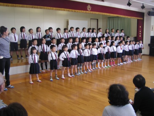 最後に、年長組から歌と言葉のプレゼント 最後に、年長組から歌と言葉のプレゼント