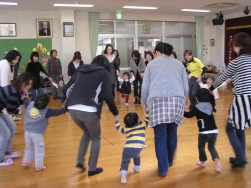 みんなで輪になって・・・ みんなで輪になって・・・