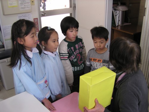 お父さん、お母さんに「ありがとう」と伝えてくださいね。 お父さん、お母さんに「ありがとう」と伝えてくださいね。