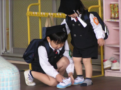 上靴、履けるかな?~3日目~ 上靴、履けるかな?~3日目~