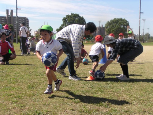 ボール運び競争スタート! ボール運び競争スタート!