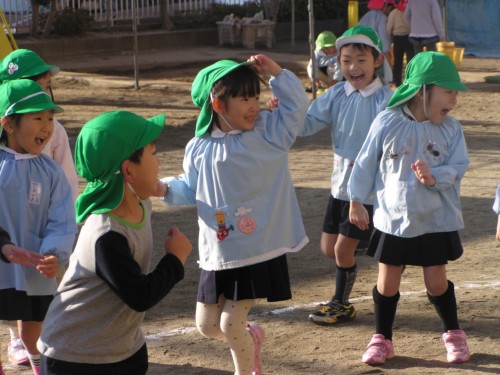 子ども達の笑顔が弾けるドッジボール 子ども達の笑顔が弾けるドッジボール