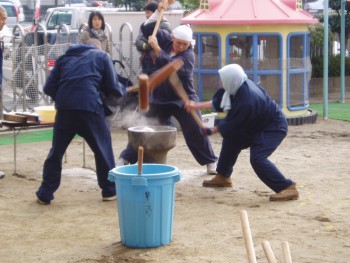 力強いもちつき 力強いもちつき