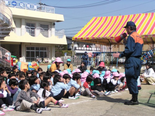 今年度最後の火災避難訓練、避難の仕方を褒めていただきました。 今年度最後の火災避難訓練、避難の仕方を褒めていただきました。