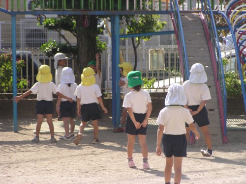 だるまさんがころんだ・・・。 だるまさんがころんだ・・・。