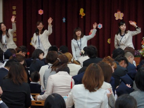 ♪ぞうさん、ぞうさん、おはながながいのねー ♪ぞうさん、ぞうさん、おはながながいのねー