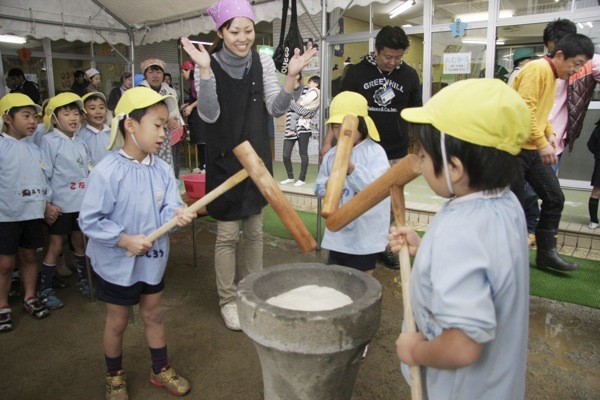 年長さんの餅つき。 年長さんの餅つき。