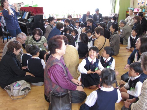 おじいちゃんやおばあちゃんといっぱい遊びました。 おじいちゃんやおばあちゃんといっぱい遊びました。