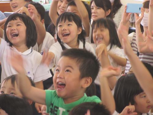 大喜びの子ども達 大喜びの子ども達