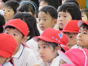 避難後の話を聴く子ども達 避難後の話を聴く子ども達