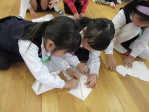 友だちと協力しながら… 友だちと協力しながら…