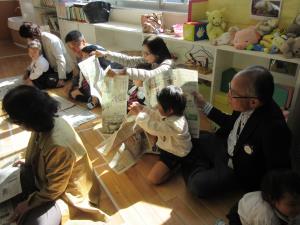 新聞紙は何になるのかな? 新聞紙は何になるのかな?