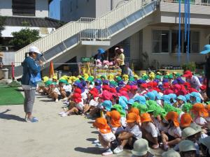 話を聞くことも避難にとって大切な事です。 話を聞くことも避難にとって大切な事です。