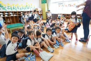 幼稚園、楽しい?は~い! 幼稚園、楽しい?は~い!