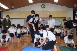 おへそを見て回ろう おへそを見て回ろう