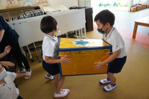 大切な宝箱を運ぼう 大切な宝箱を運ぼう
