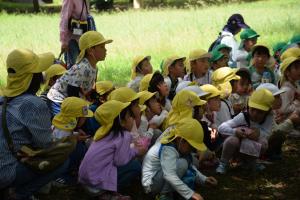 説明を真剣に聞く子ども達 説明を真剣に聞く子ども達