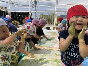 お顔にもペタペタ! お顔にもペタペタ!