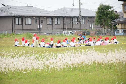 クラスで輪になって…。 クラスで輪になって…。