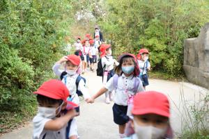 みんなで手をつないでまわりました! みんなで手をつないでまわりました!