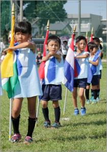 カラーガードチームもりりしいです。 カラーガードチームもりりしいです。