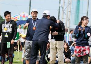 ムカデ競争の表彰式 ムカデ競争の表彰式