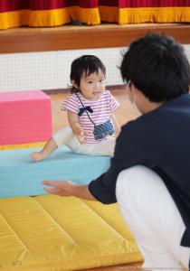 積木を乗り越えて…。 積木を乗り越えて…。