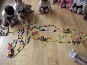 年長組の協同遊び。 年長組の協同遊び。