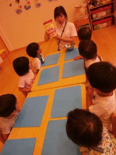 興味津々で話を聞く子ども達 興味津々で話を聞く子ども達