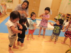 朝の集まりで元気に体操 朝の集まりで元気に体操