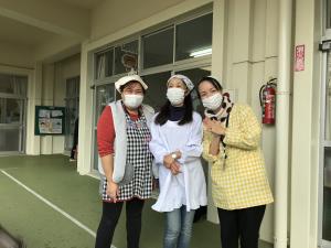 お手伝いのお母さんと先生 お手伝いのお母さんと先生